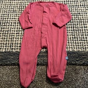 Dark Pink Magnetic Me Footie - Organic - Excellent Condition - 3-6M